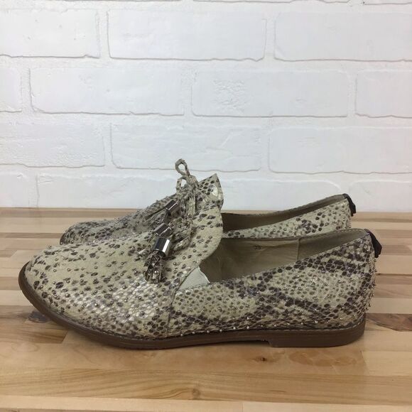 RUDSAK studded flats snake pattern shoes size 39 flats cream silver spikes - Picture 14 of 14